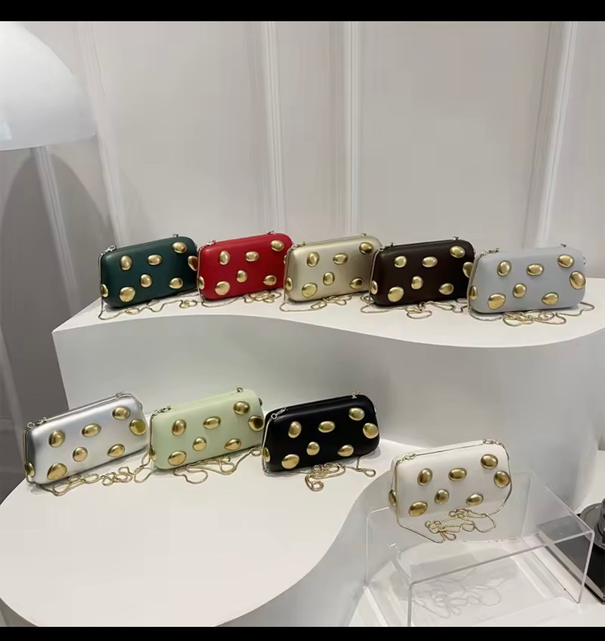 ✨ Gold Pebble Clutch