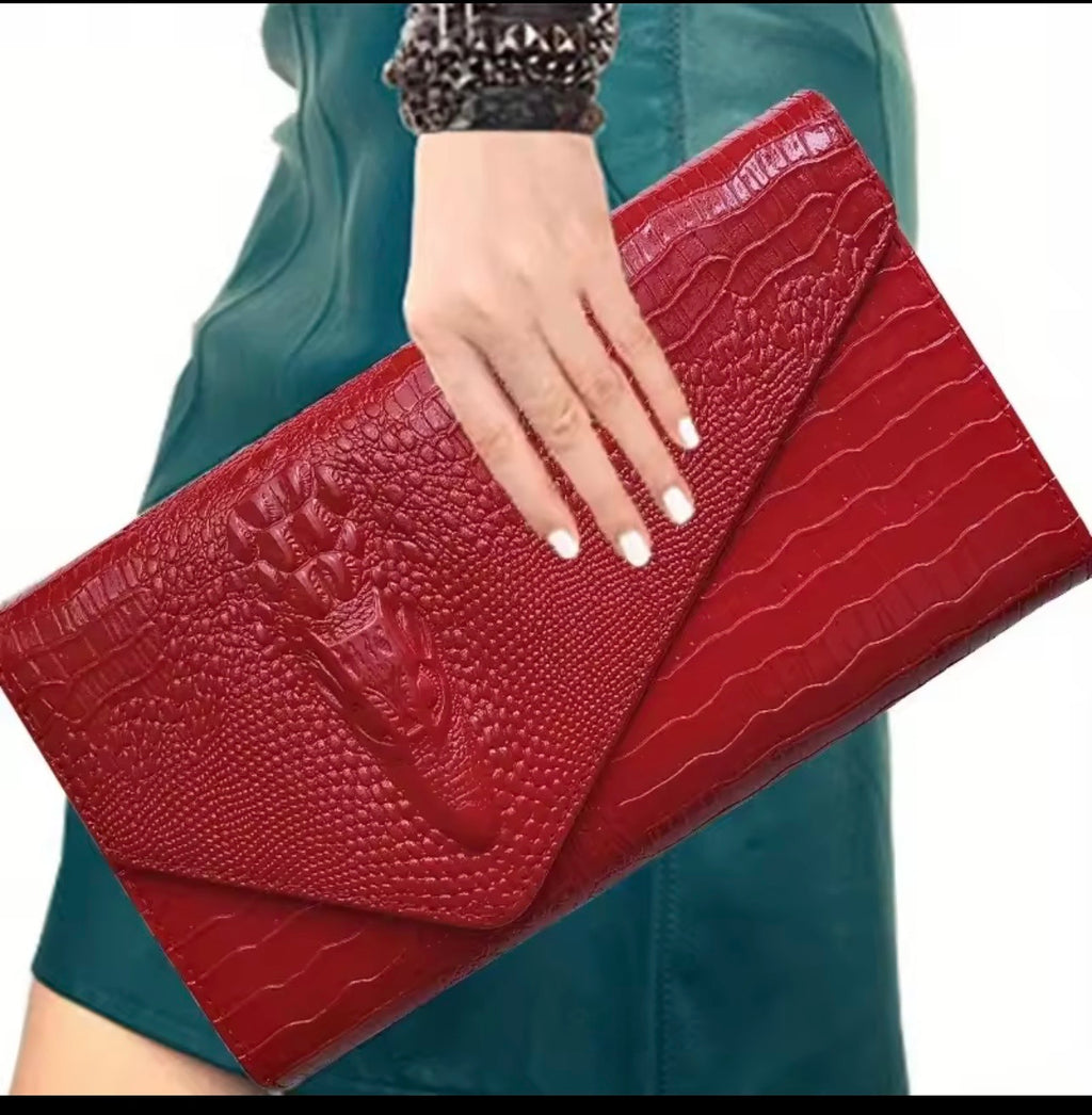 ✨ Croc‑Embossed Clutch