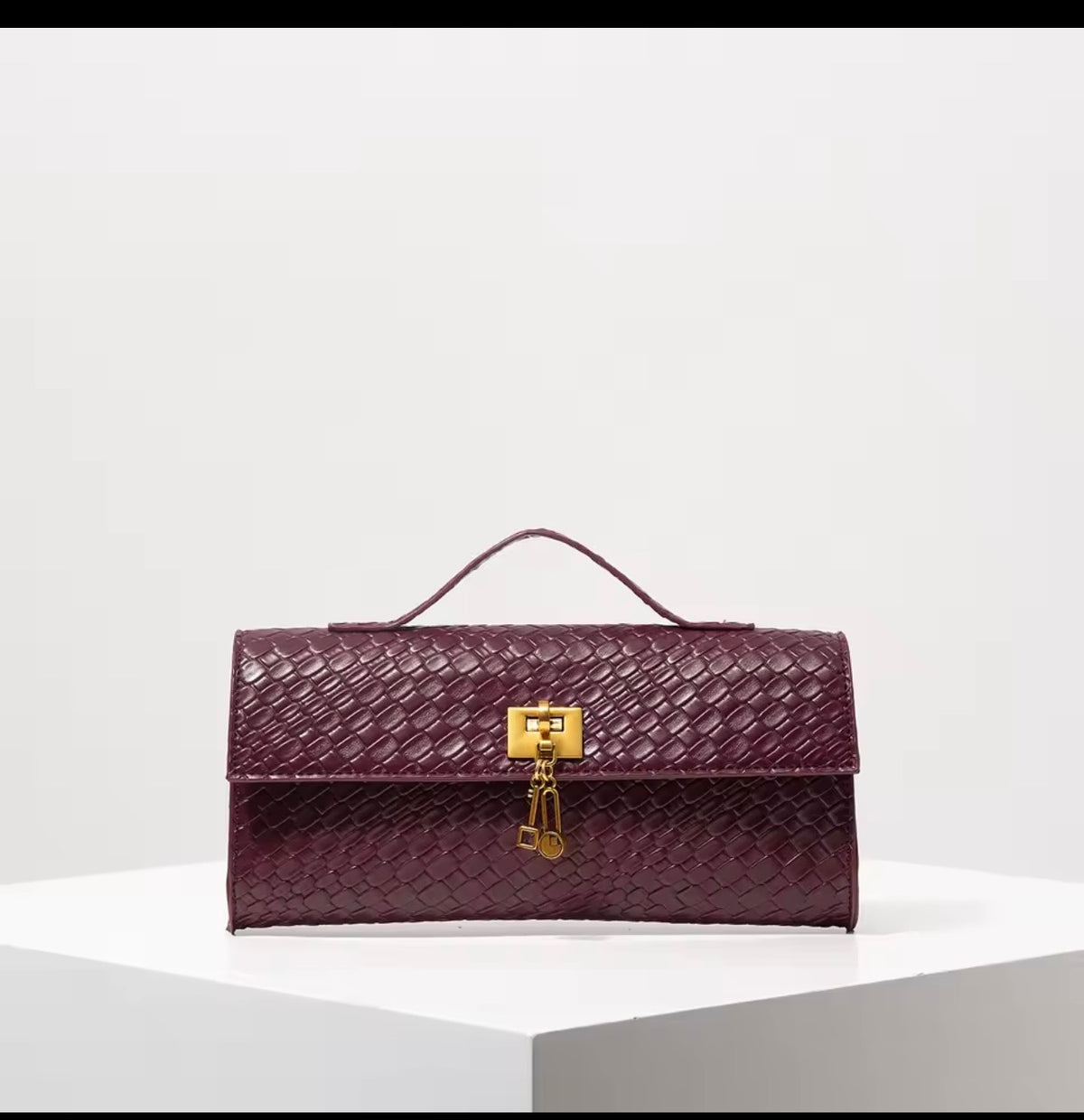 ✨ Blue Woven Lock Clutch