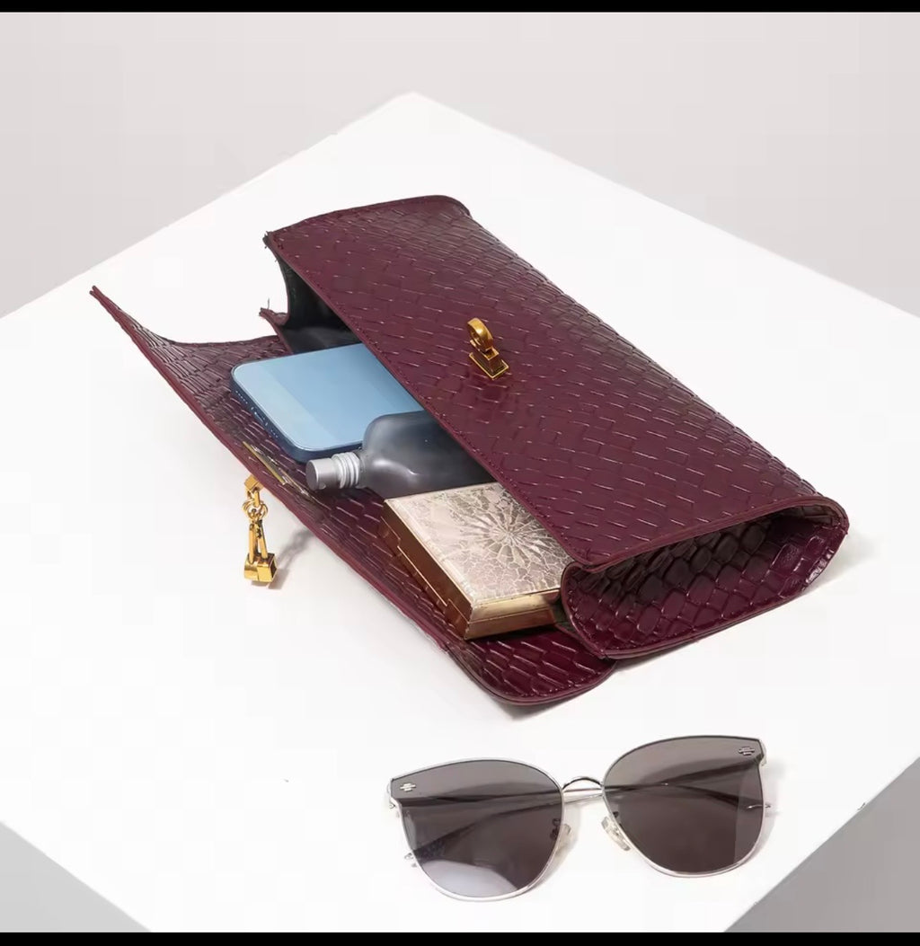 ✨ Blue Woven Lock Clutch
