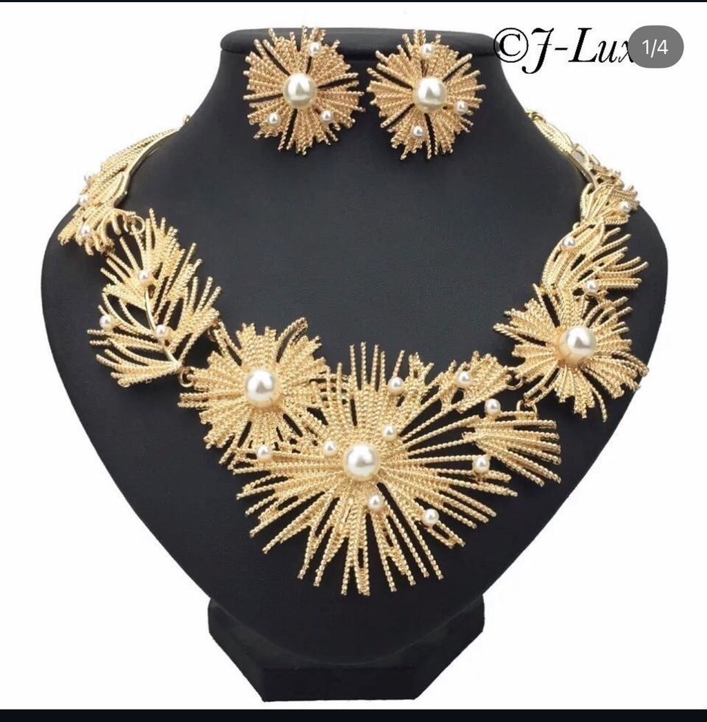 ✨ Gold Pearl Burst Necklace Set