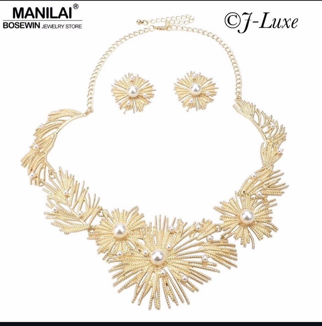 ✨ Gold Pearl Burst Necklace Set