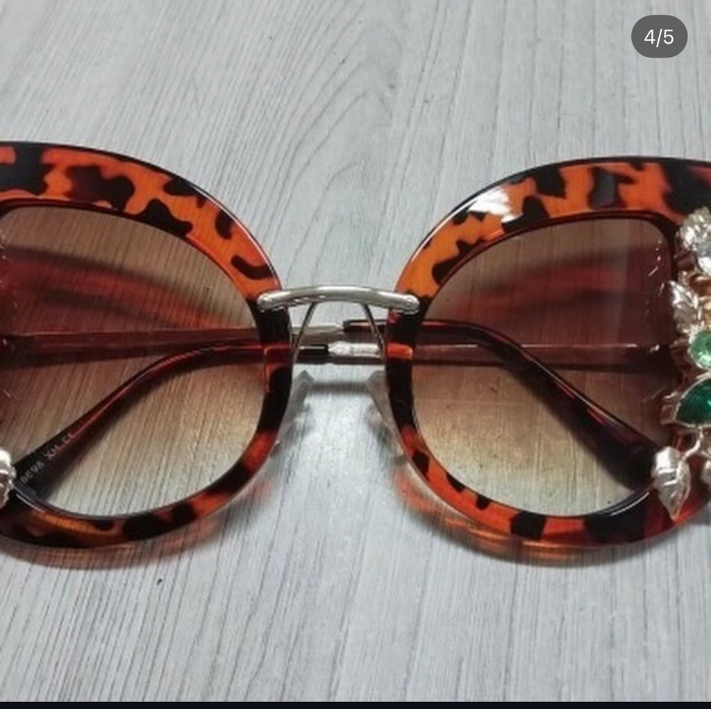 ✨Gem Embellished Sunglasses