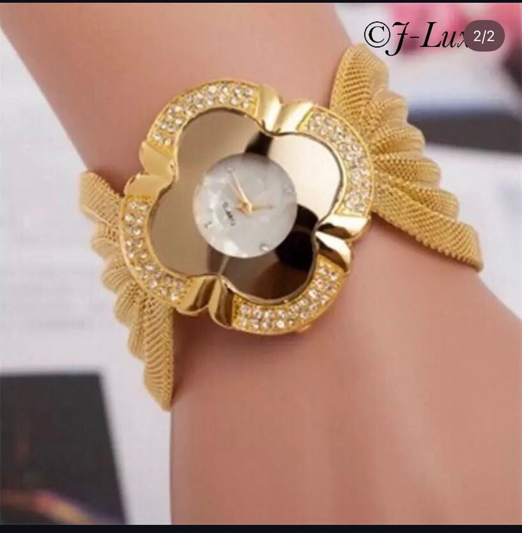 ✨ Gold Clover Mesh Watch